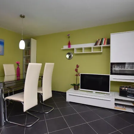 Graceful In Mecklenburg With Garden Apartment Rerik